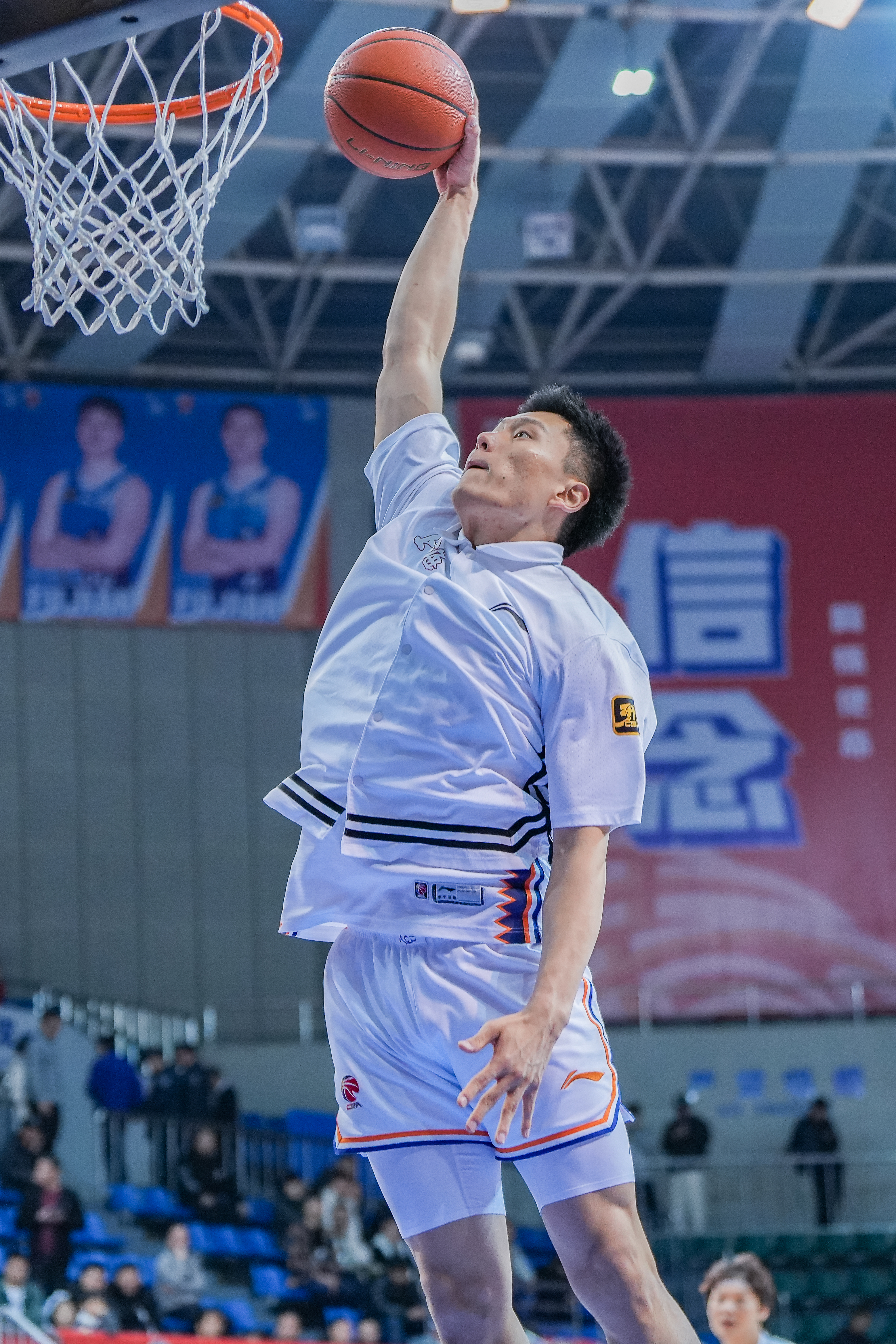  持續(xù)漲球！上海男籃“李花”組合—李弘權(quán)、李添榮