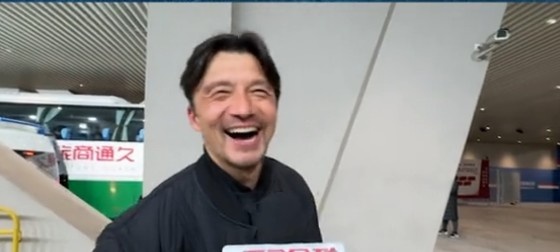  帶孩子和帶球隊(duì)哪個更累？謝暉笑言：都累，但帶孩子更累
