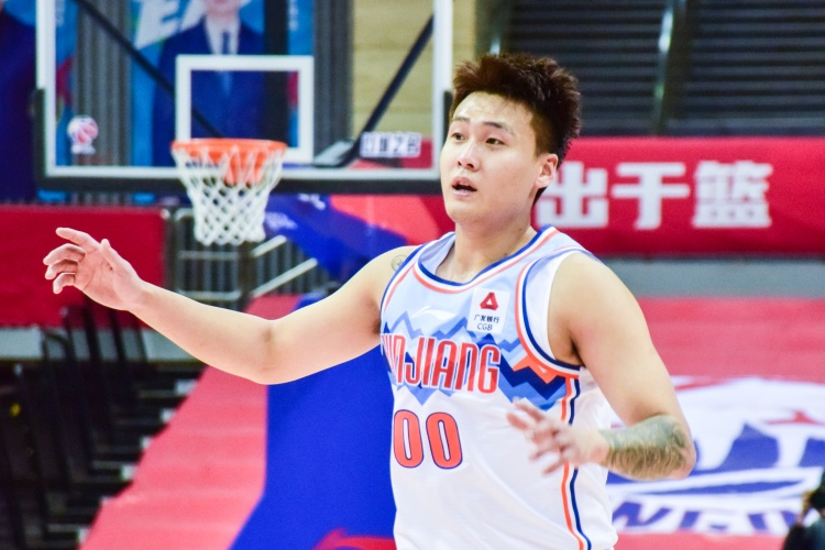  不太準(zhǔn)！趙睿18中6拿到20分4板4助也有4失誤 三分13中4