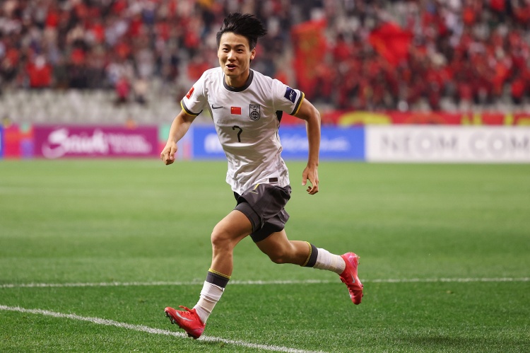  媒體人：朱鵬宇、毛偉杰踢中甲時我就夸了，中國足球需偶像球星