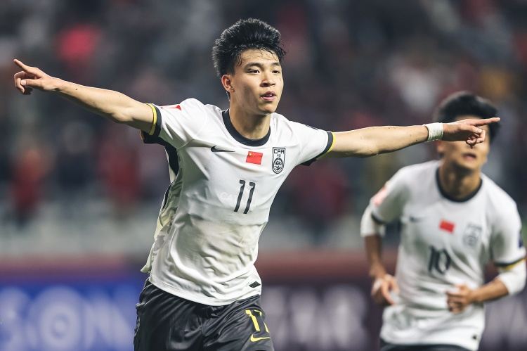  北青體育：18歲“跳級(jí)生”王鈺棟有望進(jìn)入國(guó)足客戰(zhàn)沙特名單！